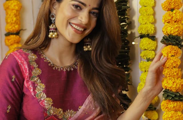 Close up of authentic Patola silk blouse on a traditional Indian women, natural dyed colours looking so elegant.